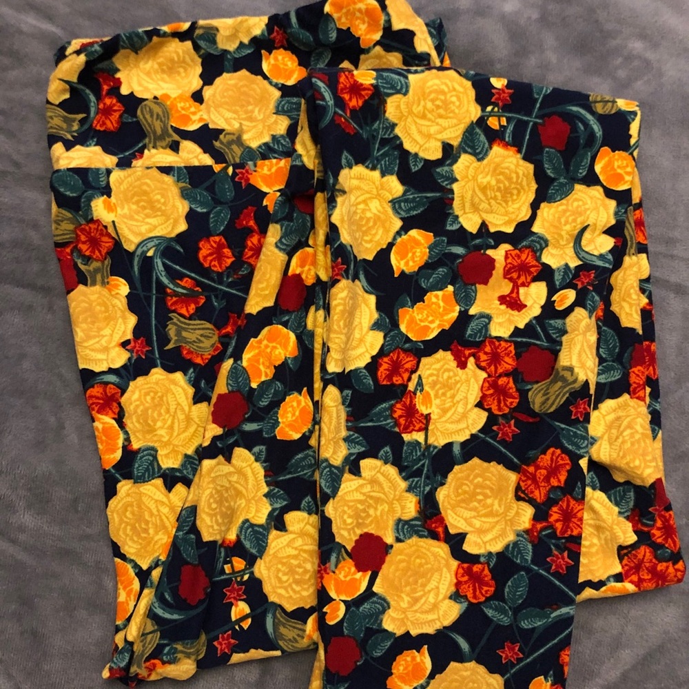 LuLaRoe Tall & Curvy Leggings